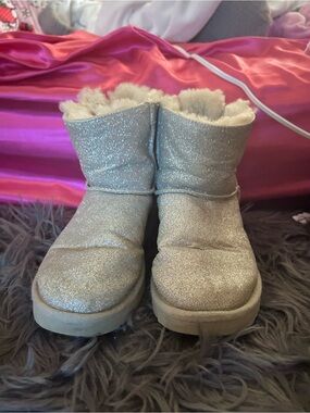 Glittery Silver Faux-Fur Lined Short UGGs
